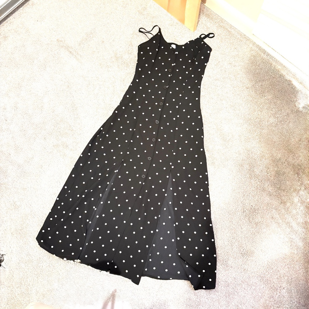 Dotted dress, cute silhouette, slits - Picture 3 of 3